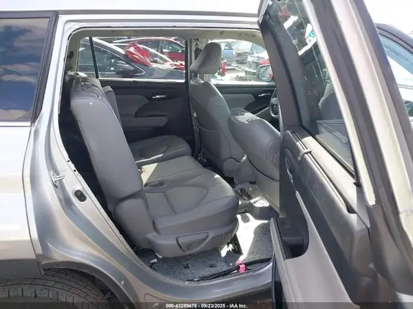5TDHZRAH3NS120252 2022 TOYOTA HIGHLANDER - Image 8
