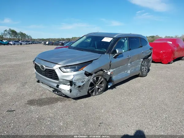 5TDHZRAH3NS127587 2022 TOYOTA HIGHLANDER - Image 2