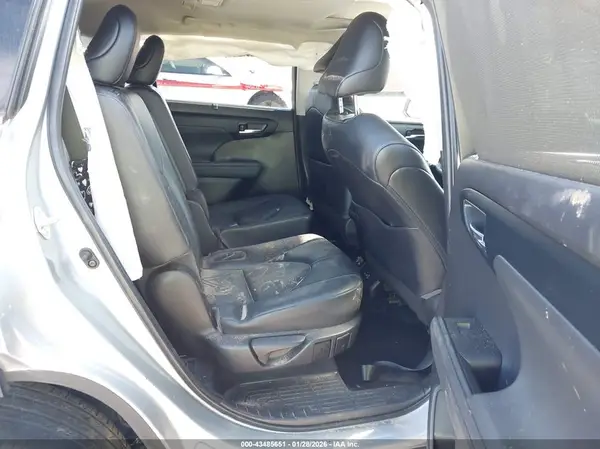 5TDHZRAH3NS127587 2022 TOYOTA HIGHLANDER - Image 8
