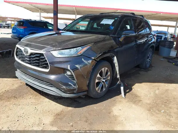 5TDHZRAH4LS023607 2020 TOYOTA HIGHLANDER - Image 2