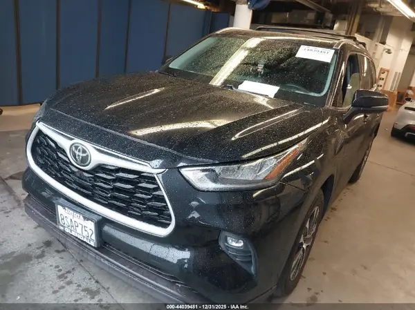 5TDHZRAH4LS508975 2020 TOYOTA HIGHLANDER - Image 2