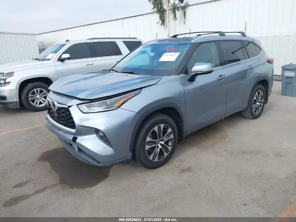 5TDHZRAH4MS066586 2021 TOYOTA HIGHLANDER - Image 2
