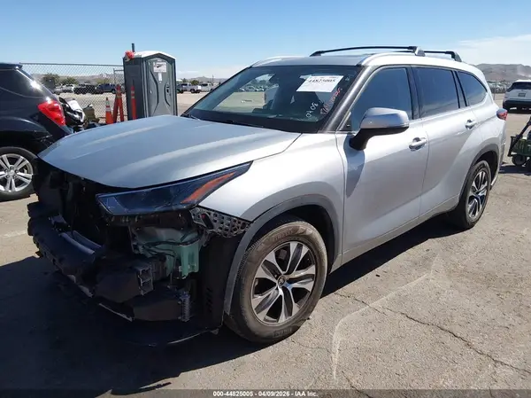 5TDHZRAH4MS514535 2021 TOYOTA HIGHLANDER - Image 2