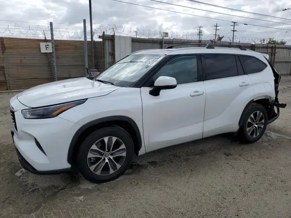 5TDHZRAH4NS130935 2022 TOYOTA HIGHLANDER - Image 1
