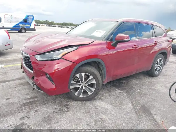 5TDHZRAH4NS545043 2022 TOYOTA HIGHLANDER - Image 2