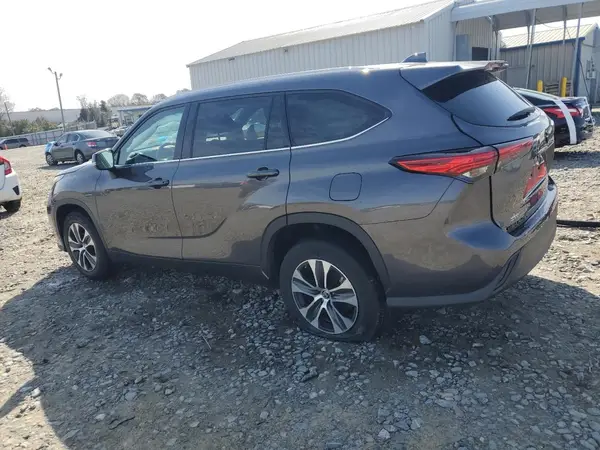 5TDHZRAH4NS545270 2022 TOYOTA HIGHLANDER - Image 2