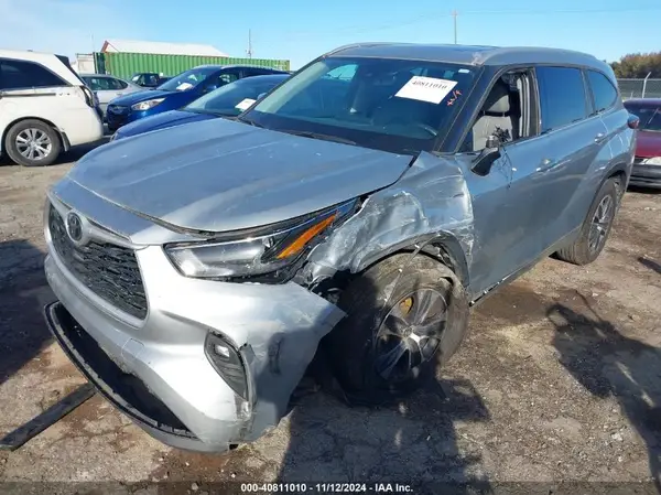 5TDHZRAH4NS553708 2022 TOYOTA HIGHLANDER - Image 2