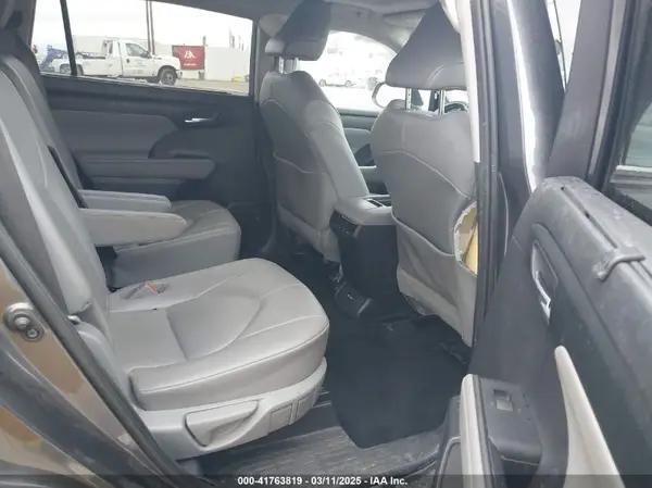 5TDHZRAH5LS004127 2020 TOYOTA HIGHLANDER - Image 8