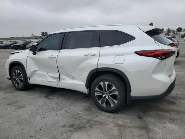 5TDHZRAH5LS021364 2020 TOYOTA HIGHLANDER - Image 2