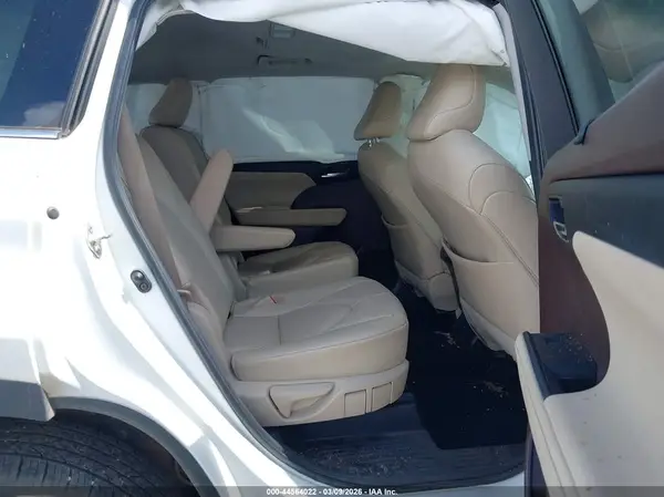 5TDHZRAH5LS501579 2020 TOYOTA HIGHLANDER - Image 8