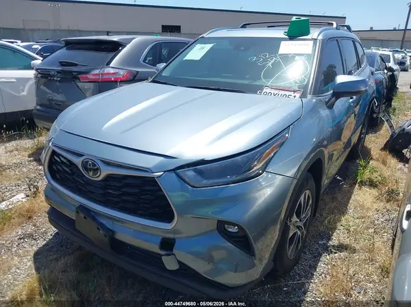 5TDHZRAH5MS086295 2021 TOYOTA HIGHLANDER - Image 2