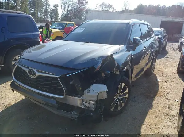 5TDHZRAH5MS532462 2021 TOYOTA HIGHLANDER - Image 2
