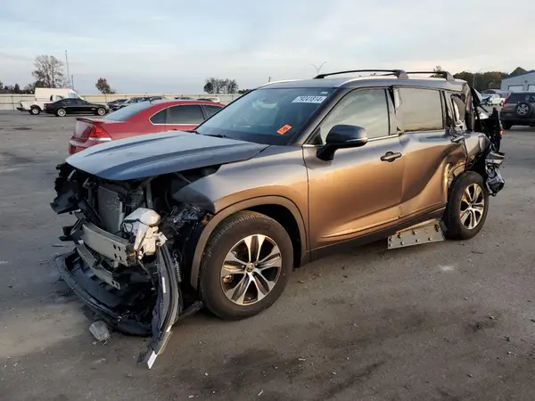 5TDHZRAH5NS098495 2022 TOYOTA HIGHLANDER - Image 1
