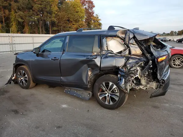 5TDHZRAH5NS098495 2022 TOYOTA HIGHLANDER - Image 2