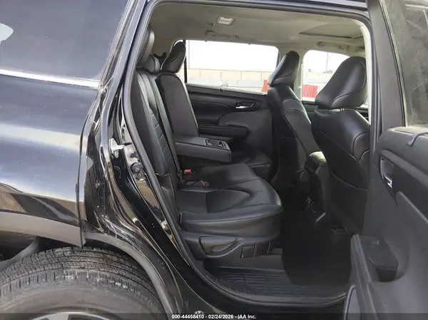5TDHZRAH5NS114873 2022 TOYOTA HIGHLANDER - Image 8