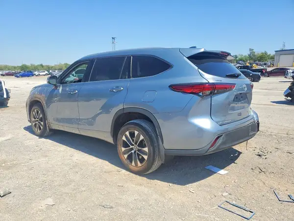 5TDHZRAH5NS119278 2022 TOYOTA HIGHLANDER - Image 2