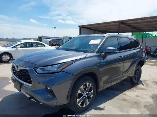 5TDHZRAH6LS011720 2020 TOYOTA HIGHLANDER - Image 2