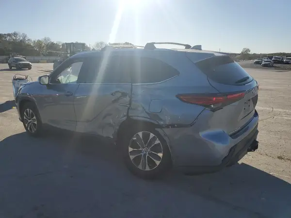 5TDHZRAH6LS025262 2020 TOYOTA HIGHLANDER - Image 2
