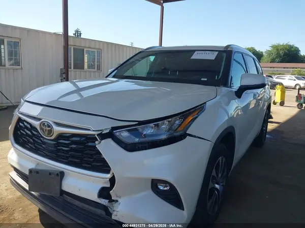 5TDHZRAH6LS501526 2020 TOYOTA HIGHLANDER - Image 2