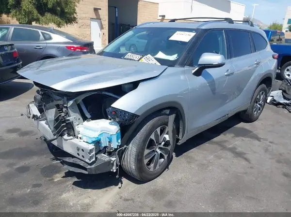 5TDHZRAH6LS510002 2020 TOYOTA HIGHLANDER - Image 2