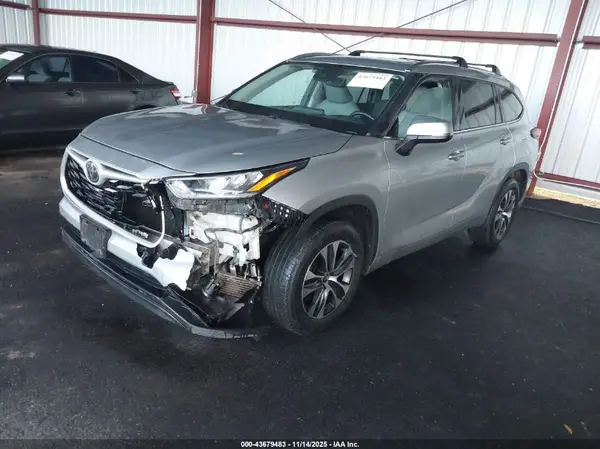 5TDHZRAH6LS510064 2020 TOYOTA HIGHLANDER - Image 2