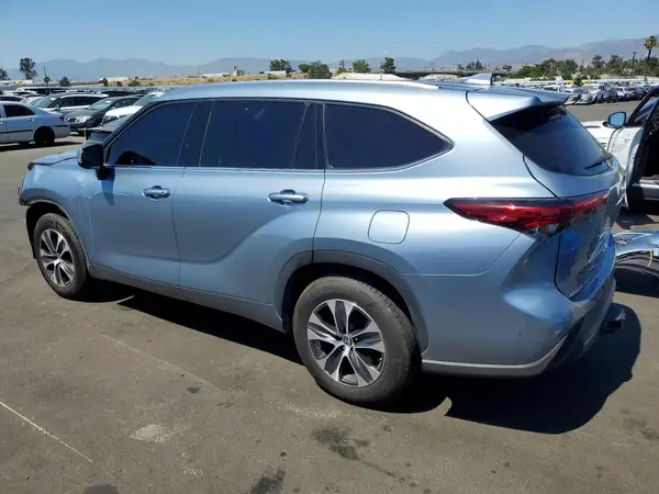 5TDHZRAH6MS068565 2021 TOYOTA HIGHLANDER - Image 2