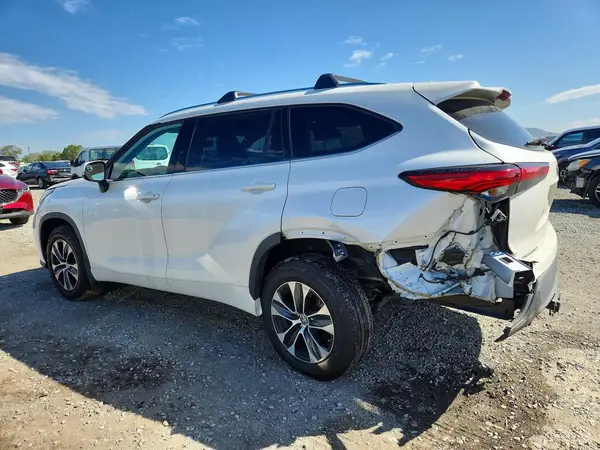 5TDHZRAH6MS069330 2021 TOYOTA HIGHLANDER - Image 2
