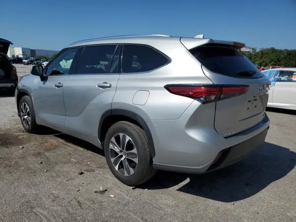 5TDHZRAH6MS089528 2021 TOYOTA HIGHLANDER - Image 2