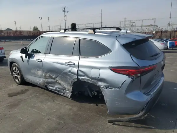 5TDHZRAH6NS098358 2022 TOYOTA HIGHLANDER - Image 2