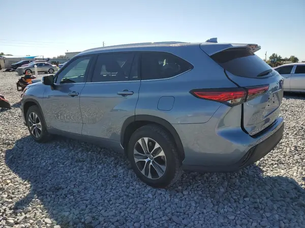 5TDHZRAH6NS101176 2022 TOYOTA HIGHLANDER - Image 2