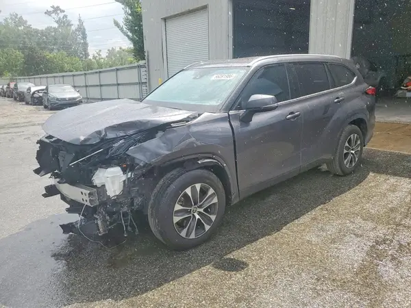 5TDHZRAH6NS133691 2022 TOYOTA HIGHLANDER - Image 1