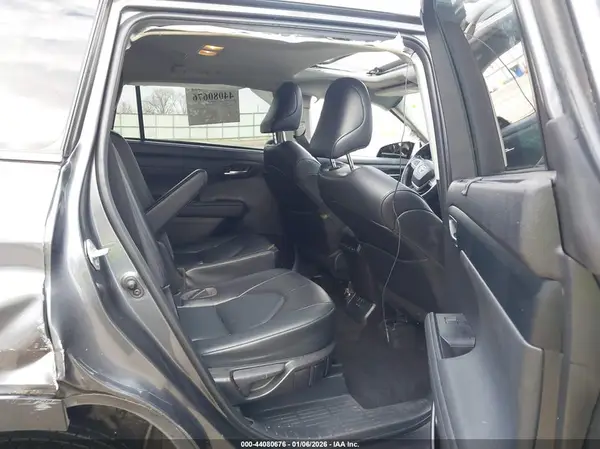 5TDHZRAH6NS137790 2022 TOYOTA HIGHLANDER - Image 8