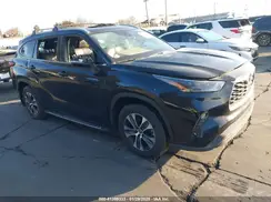 5TDHZRAH6NS543259 2022 TOYOTA HIGHLANDER