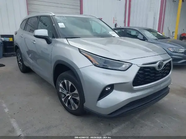 5TDHZRAH6NS550079 2022 TOYOTA HIGHLANDER - Image 1