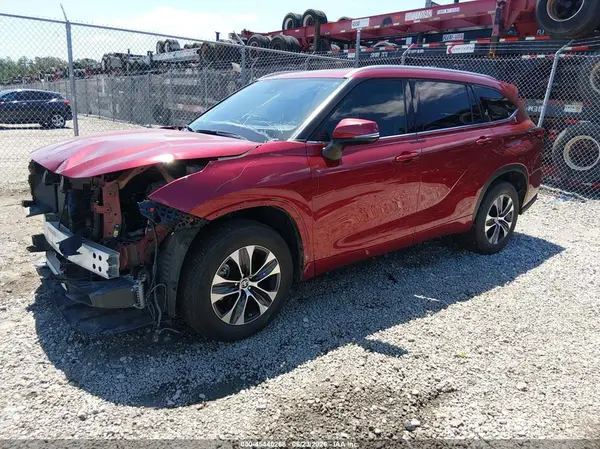 5TDHZRAH6NS555556 2022 TOYOTA HIGHLANDER - Image 2