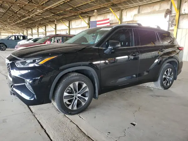 5TDHZRAH6NS558389 2022 TOYOTA HIGHLANDER - Image 1