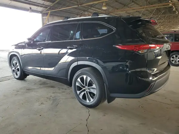 5TDHZRAH6NS558389 2022 TOYOTA HIGHLANDER - Image 2