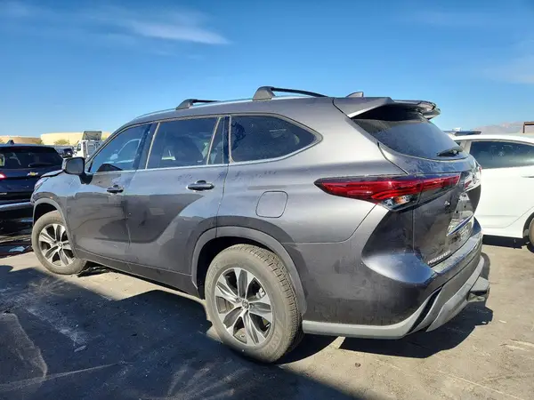 5TDHZRAH7LS506802 2020 TOYOTA HIGHLANDER - Image 2
