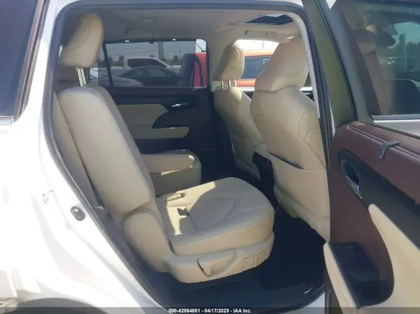 5TDHZRAH7MS039396 2021 TOYOTA HIGHLANDER - Image 8