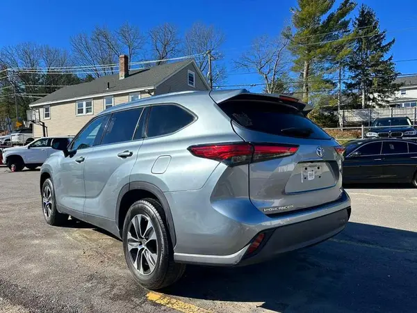 5TDHZRAH7MS056800 2021 TOYOTA HIGHLANDER - Image 2