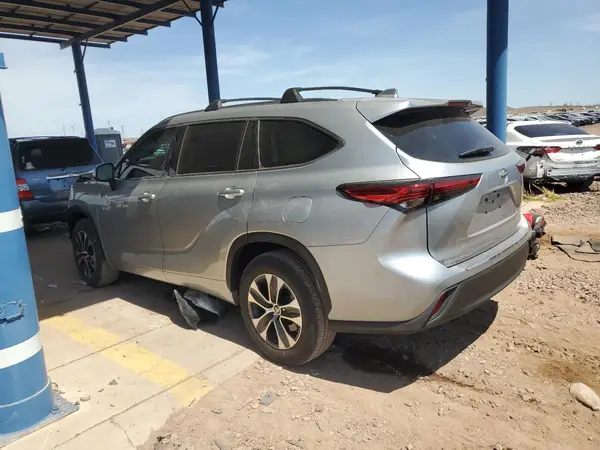 5TDHZRAH7MS061754 2021 TOYOTA HIGHLANDER - Image 2