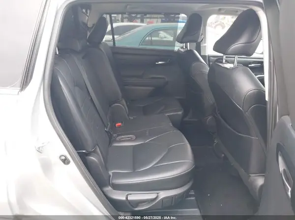 5TDHZRAH7MS519082 2021 TOYOTA HIGHLANDER - Image 8
