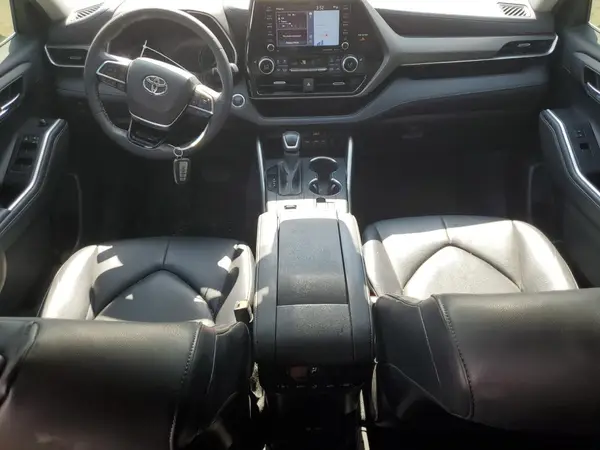 5TDHZRAH7MS530843 2021 TOYOTA HIGHLANDER - Image 8