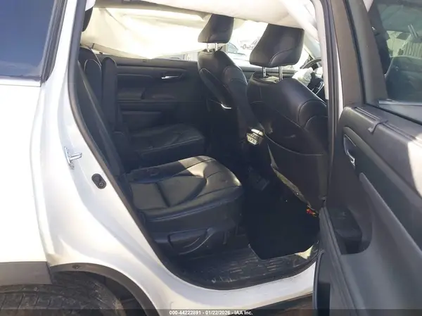 5TDHZRAH7NS091709 2022 TOYOTA HIGHLANDER - Image 8
