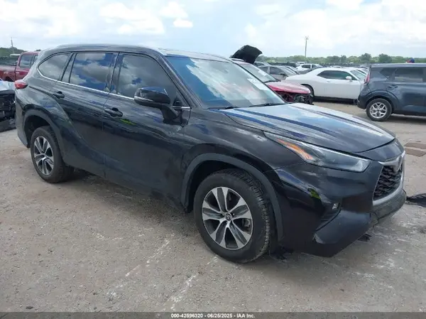 5TDHZRAH7NS105155 2022 TOYOTA HIGHLANDER - Image 1