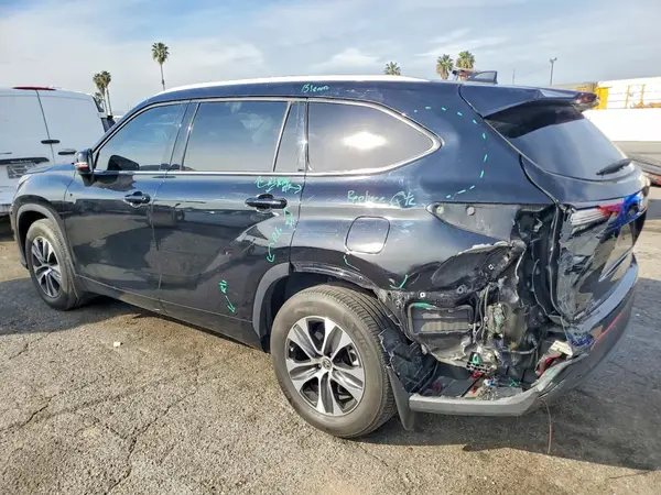5TDHZRAH7NS113496 2022 TOYOTA HIGHLANDER - Image 2