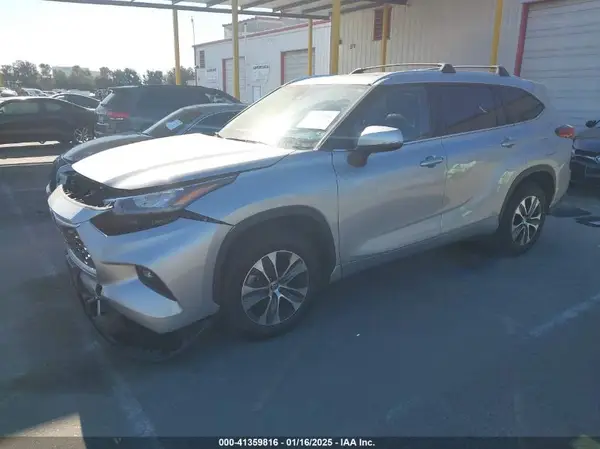 5TDHZRAH8LS501429 2020 TOYOTA HIGHLANDER - Image 2