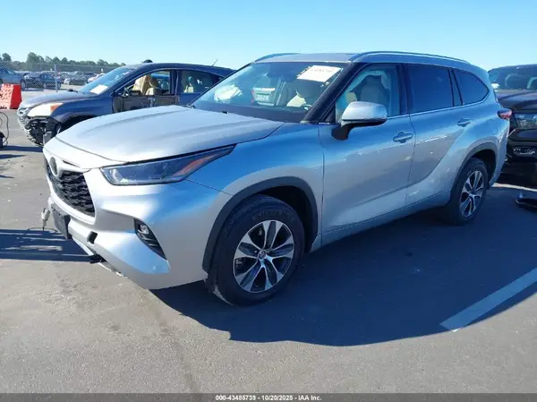 5TDHZRAH8MS039438 2021 TOYOTA HIGHLANDER - Image 2