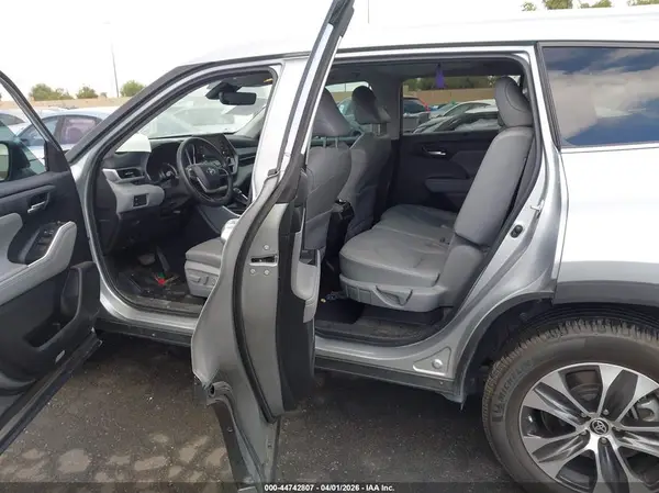 5TDHZRAH8NS102653 2022 TOYOTA HIGHLANDER - Image 8