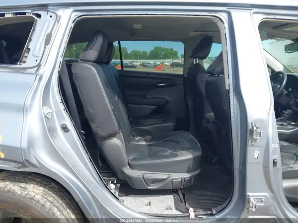 5TDHZRAH8NS125690 2022 TOYOTA HIGHLANDER - Image 8